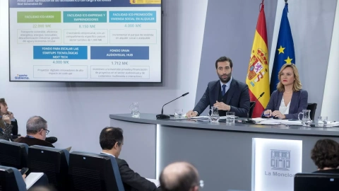El ministro de Economía, Carlos Cuerpo, y ministra de Educación, Pilar Alegría, durante una rueda de prensa posterior a la reunión del Consejo de Ministros.