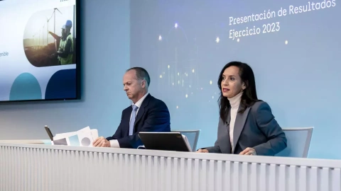 El consejero delegado de Redeia, Roberto García Merino y la presidenta, Beatriz Corredor, durante la rueda de prensa de publicación de los resultados del ejercicio 2023. E.P./A. Pérez Meca