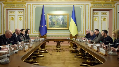 Imagen de archivo de una reunión de noviembre de 2024 entre el presidente de Ucrania, Volodymyr Zelenskiy, y el presidente del Consejo Europeo, Charles Michel.
