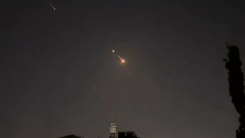 Drones y misiles en el cielo de Jerusalén durante el ataque iraní a Israel, a 14 de abril de 2024