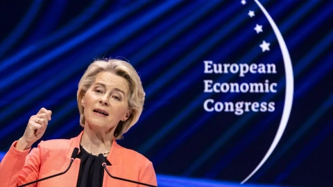 La presidenta de la Comisión Europea, Ursula von der Leyen, durante una rueda de prensa en Polonia, a 7 de mayo de 2024.