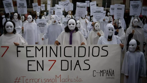 Grupos feministas se concentran por los últimos asesinatos machistas, en la Puerta del Sol de Madrid, a 25 de marzo de 2024, en Madrid (España).