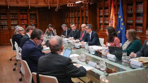 El ministro de Presidencia y Justicia, Félix Bolaños, este jueves con los integrantes de la Comisión de Venecia que se han trasladado a España para elaborar un informe sobre la amnistía.