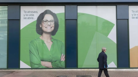 Una oficina de Unicaja con su nueva imagen corportativa.