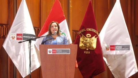 La presidenta de Perú, Dina Boluarte, durante un acto institucional, a 10 de mayo de 2024.