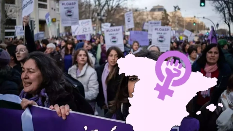 Cientos de personas durante una manifestación convocada por el Movimiento Feminista de Madrid por el 8M, Día Internacional de la Mujer, a 8 de marzo de 2023, en Madrid (España)