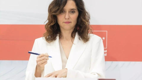 La presidenta de la Comunidad de Madrid, Isabel Díaz Ayuso, durante la firma de un convenio de colaboración, en la Real Casa de Correos, a 5 de abril de 2024, en Madrid (España).