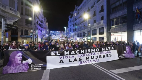 Un grupo de mujeres se manifiesta contra las violencias machistas, el 25 de noviembre de 2022, en Madrid. La protesta ha sido convocada por el Foro de Madrid contra la Violencia a las Mujeres y el Movimiento Feminista de Madrid.