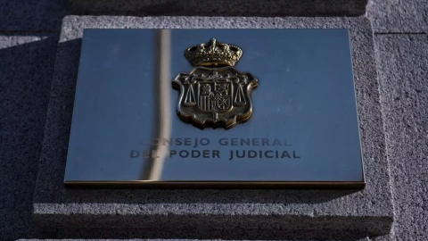 Placa a la entrada de la sede del Consejo general del Poder Judicial, en el edificio del Tribunal Supremo, en Madrid. EUROPA PRESS/Fernando Sánchez