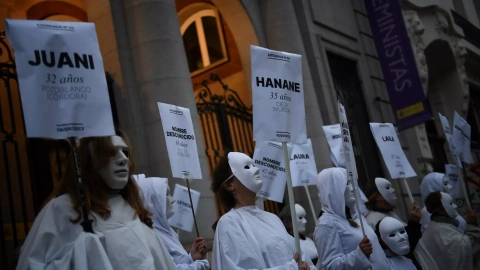 Grupos feministas se concentran por los últimos asesinatos machistas, en la Puerta del Sol de Madrid, a 25 de marzo de 2024, en Madrid