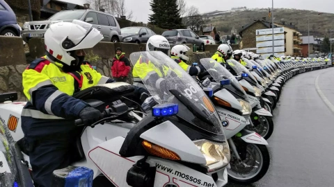 Mossos d'Esquadra sobre la moto, en una imatge d'arxiu