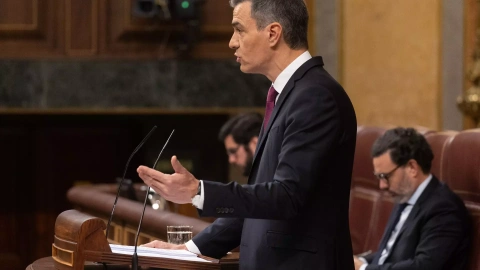 El presidente del Gobierno, Pedro Sánchez, interviene durante una sesión plenaria, en el Congreso de los Diputados, a 10 de abril de 2024, en Madrid (