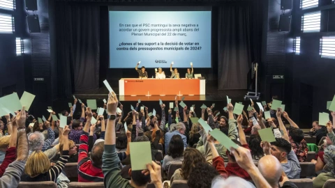 Un moment de la votació de les bases de Barcelona en Comú aquest vespre.