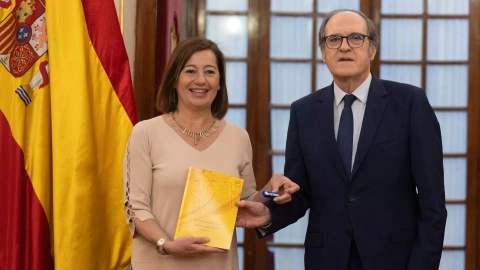 22/3/24 - El Defensor del Pueblo, Ángel Gabilondo, ha entregado el Informe Anual de 2023 a la presidenta del Congreso, Francina Armengol, en el Salón de Pasos Perdidos, a 22 de marzo de 2024, en Madrid.