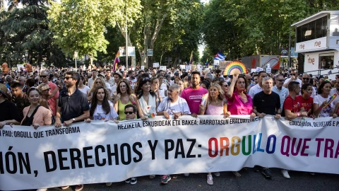 Líderes políticos y activistas encabezan la marcha del Orgullo LGTBI+ 2024 en Madrid bajo el lema ‘Educación, derechos y paz’.