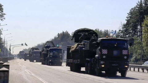 10 de agosto de 2024. Tropas rusas en una entrega de armamento en la región de Kursk el pasado 10 de agosto de 2024.