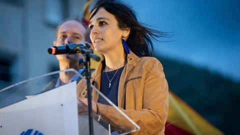 La líder del partido de extrema derecha Aliança Catalana y alcaldesa de Ripoll, Silvia Orriols, durante un mitin en Girona, Catalunya.