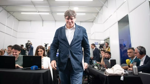 Fotografía de archivo de Carles Puigdemont antes de una rueda de prensa para valorar los resultados de las elecciones catalanas.
