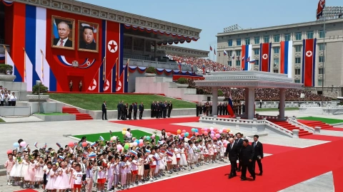 Kim Jong-un recibe al presidente ruso, Vladimir Putin, en Pyongyang para reforzar su alizana.