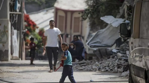 Un niño palestino en el campamento de refugiados de al Nuseirat, en el centro de la Franja de Gaza.