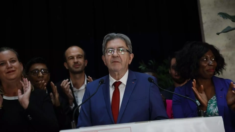 Jean-Luc Melenchon durante un acto de campaña antes de las elecciones legislativas en Francia.