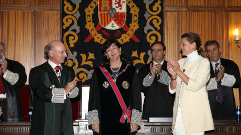 Concepción Esquejel y María Dolores de Cospedal en el acto de imposición de la Gran Cruz de San Raimundo de Peñafort. CGPJ