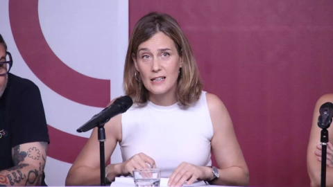 La coordinadora de Catalunya en Comú Jéssica Albiach durant la reunió del Consell Nacional en què s'ha presentat l'acord amb el PSC.