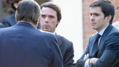 José María Aznar Botella, junto a su padre, el expresidente del Gobierno. EFE