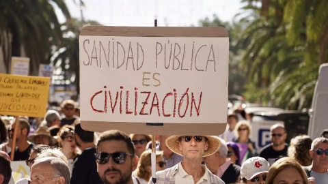Imagen de archivo de una manifestación en Málaga a favor de la sanidad pública.