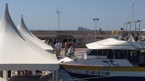 Puerto comercial de Benidorm e islas al fondo. JOAN CANTARERO