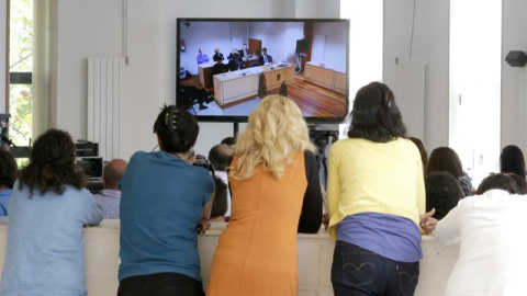Sala de prensa en la que se retransmite el juicio del caso Asunta. / EFE