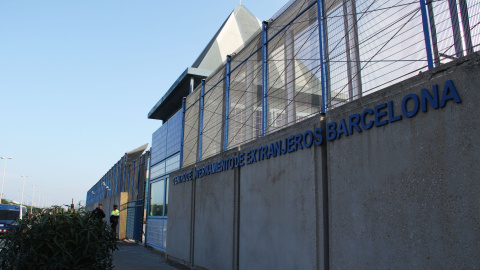 L'entrada al CIE de la Zona Franca de Barcelona. / ANNA PALOU