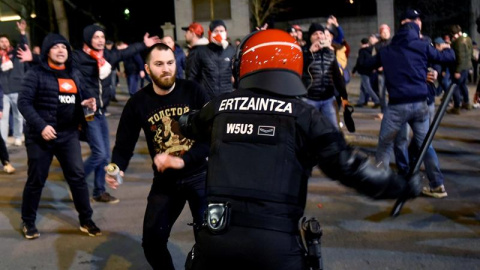Altercados entre aficionados del Spartak de Moscú y la Ertzaintza. - EFE