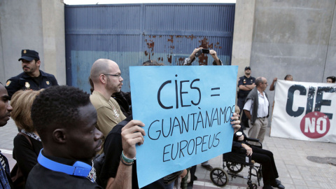 Protestas en el CIE de Aluche. EFE/Archivo