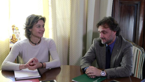 La ministra de Agricultura, Alimentación y Medio Ambiente, Isabel García Tejerina, se reúne con el consejero de Medio Ambiente de la Junta de Andalucía, José Fiscal, este lunes en Madrid, para iniciar la cuenta atrás de El Algarrobico, cuya
