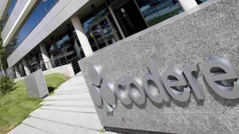 El logo de Codere, en la entrada de su sede en Madrid,
