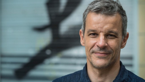 El periodista donostiarra Karlos Zurutuza, autor de 'Tierra adentro. Vida y muerte en la ruta libia hacia Europa".- JON URBE/FOKU