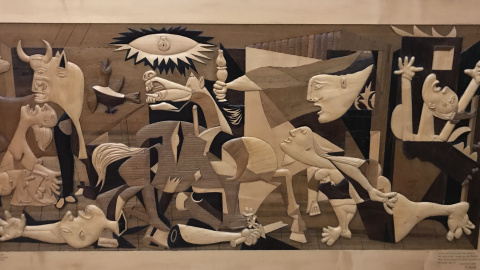 El Guernica de madera tallado por Francisco Rodríguez Nadal / Público