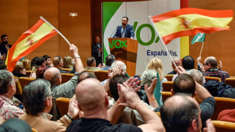 03/11/2018.- El presidente de Vox, Santiago Abascal, interviene durante un acto político celebrado en Bilbao. EFE/MIGUEL TOÑA