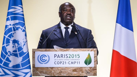 15/11/2017.- Fotografía de archivo realizada el 30 de noviembre de 2015 que muestra al presidente de Gabón, Ali Bongo Ondimba, durante la Cumbre del Clima COP21 en Le Bourget al norte de París (Francia). Un grupo de militares tomó hoy, 7 de