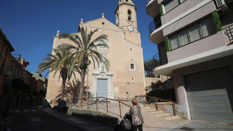 Imagen de la parroquia de Constantí (Tarragona) en la que dos párrocos han sido denunciados públicamente por abusos: Pere Llagostera, fallecido hace dos años, y Xavier Morell, que ha sido apartado del cargo. (EFE)