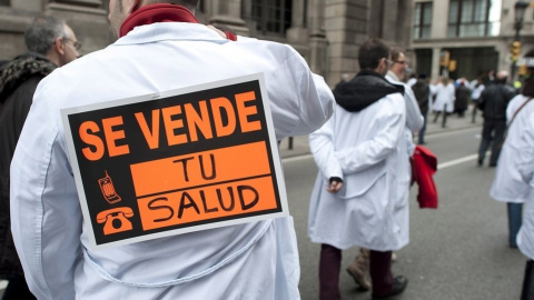Una manifestación en defensa de la sanidad pública en Madrid en 2012.- EFE
