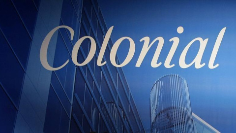 El logo de Colonial durante una junta de accionistas de la inmobiliaria. REUTERS