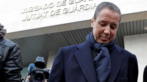 Eduardo Zaplana tras firmar en la oficina de presentaciones del juzgado de guardia de Valéncia por segundo lunes consecutivol | EFE/Manuel Bruque