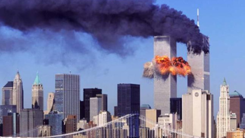 Las Torres Gemelas durante el atentado del 11-S en Nueva York.
