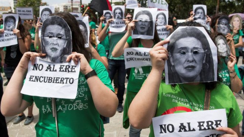 Una protesta de profesores interinos en Sevilla.- EFE
