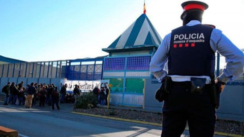 Una protesta en el CIE de Barcelona.-