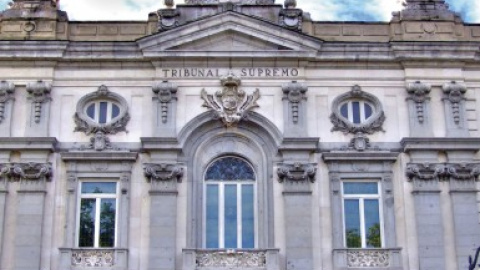 Entrada principal del Tribunal Supremo, Madrid.
