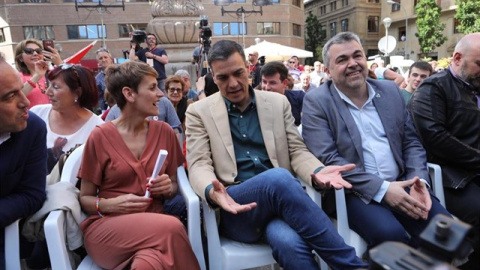 La candidata socialista en Navarra, María Chivite, junto a Pedro Sánchez. - EFE