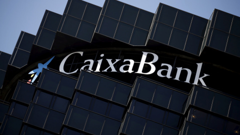 El logo de Caixabank, en su sede en Barcelona. REUTERS/Albert Gea
